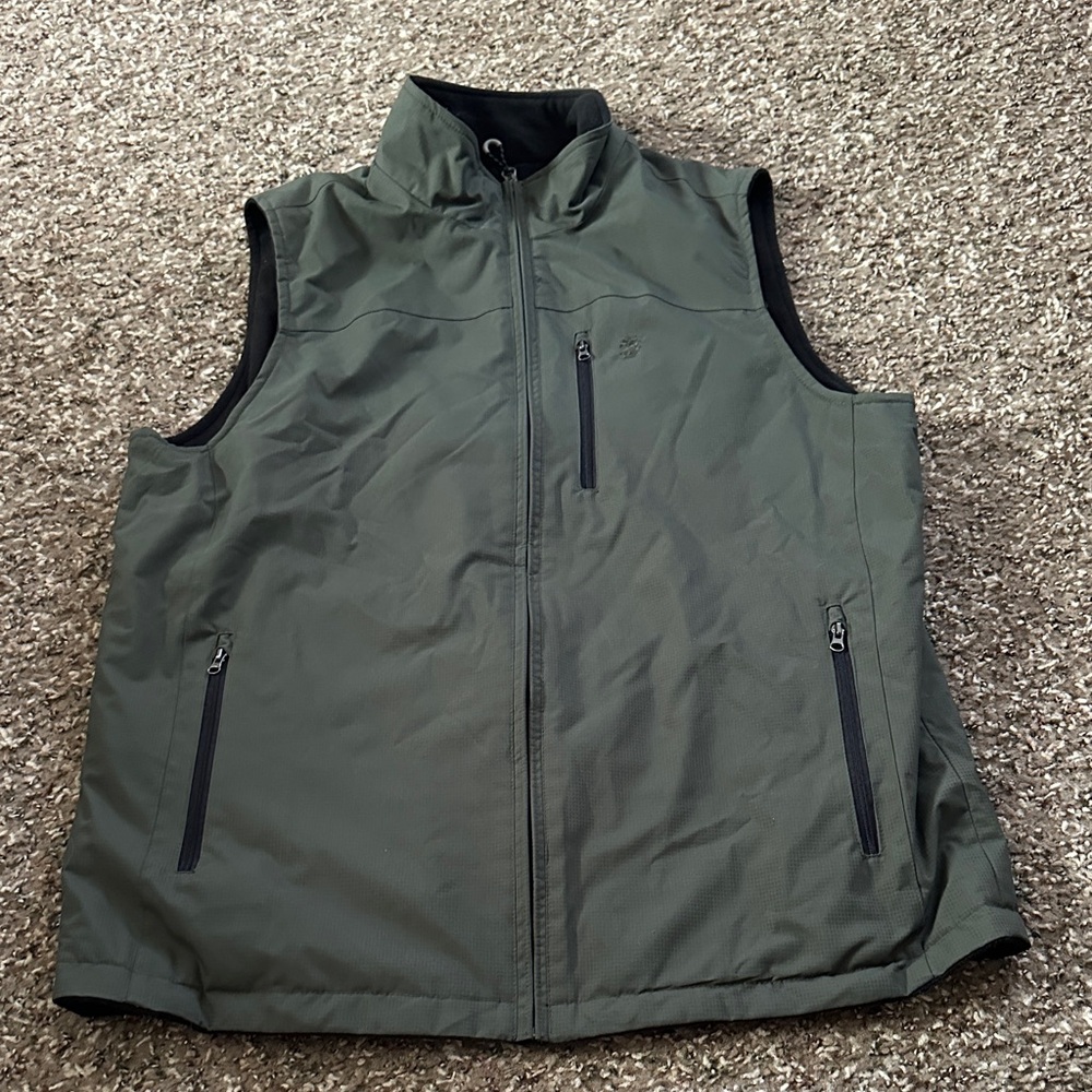 Izod Men's Green Reversible Vest